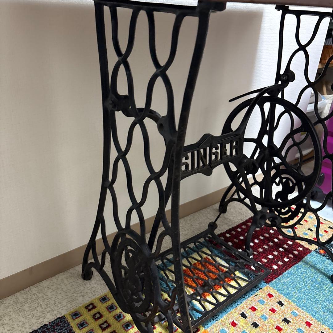 mimosaです。 ミシン台　SINGER アンティーク　テーブル仕立て