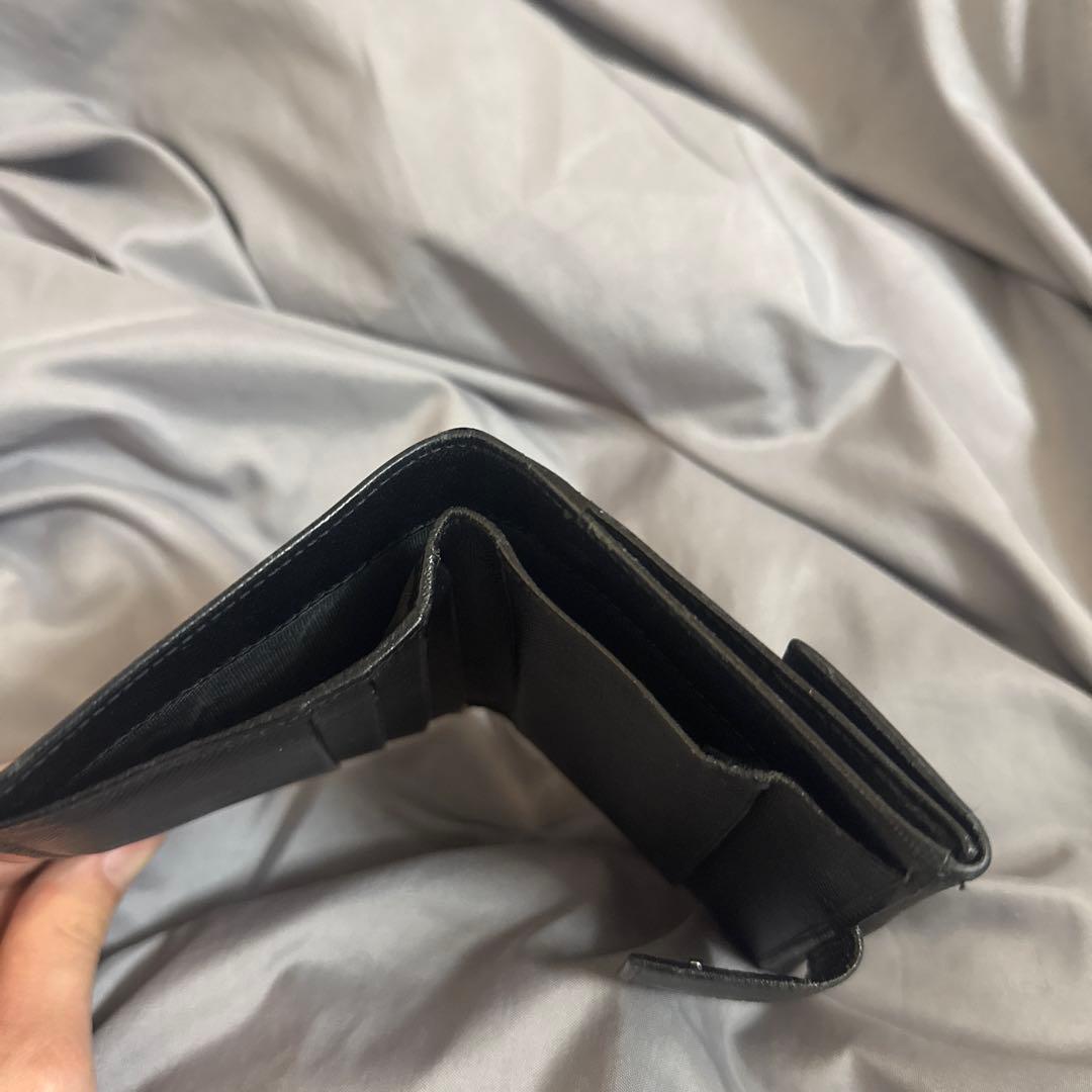 大人気！PRADA ブラック 二つ折り財布