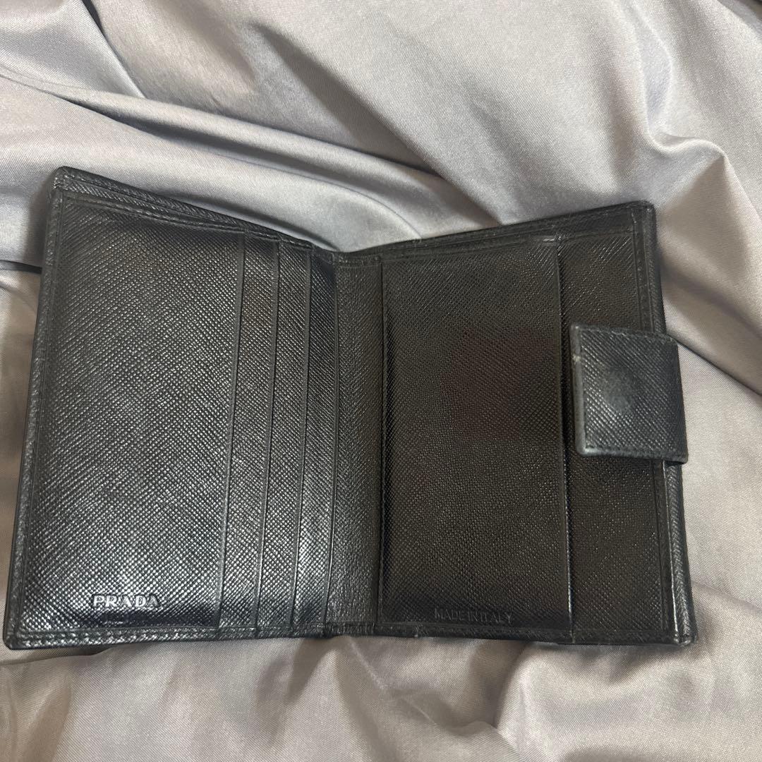 大人気！PRADA ブラック 二つ折り財布