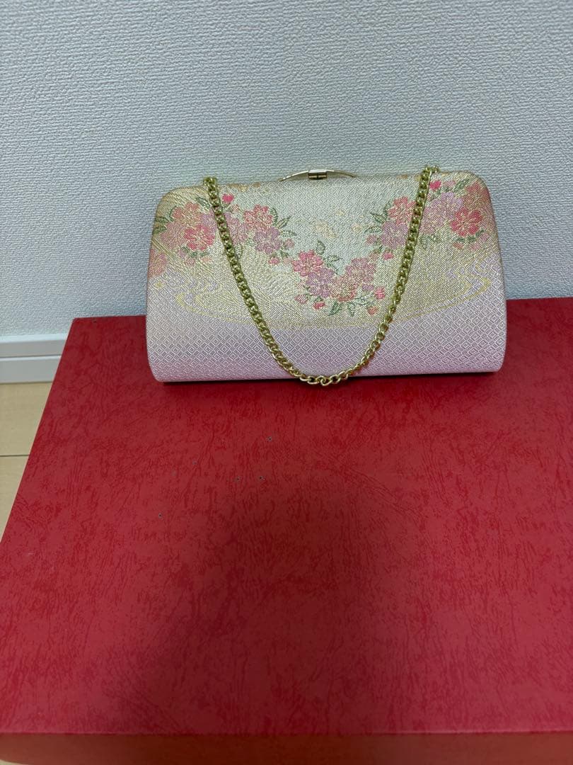 赤い花柄振袖（ファー襟付き） 着物友禅