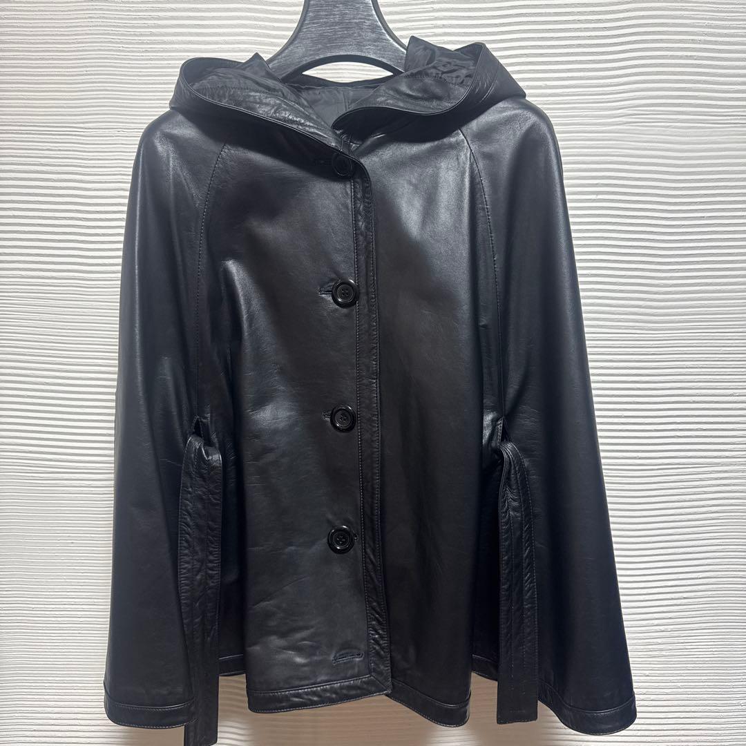 【かこ】ラムレザー　ポンチョ　ケープコート　黒　ブラック