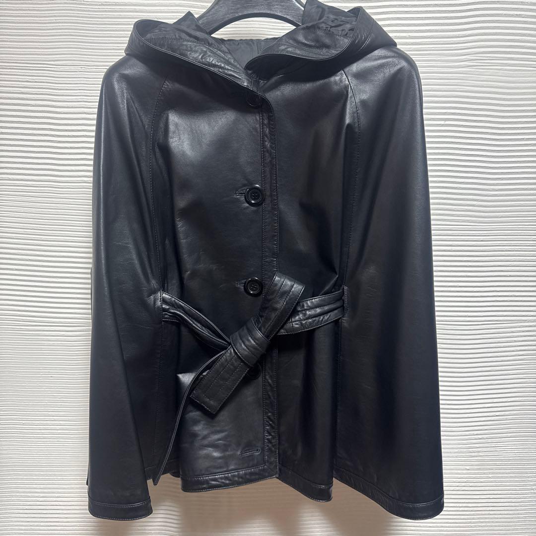 【かこ】ラムレザー　ポンチョ　ケープコート　黒　ブラック