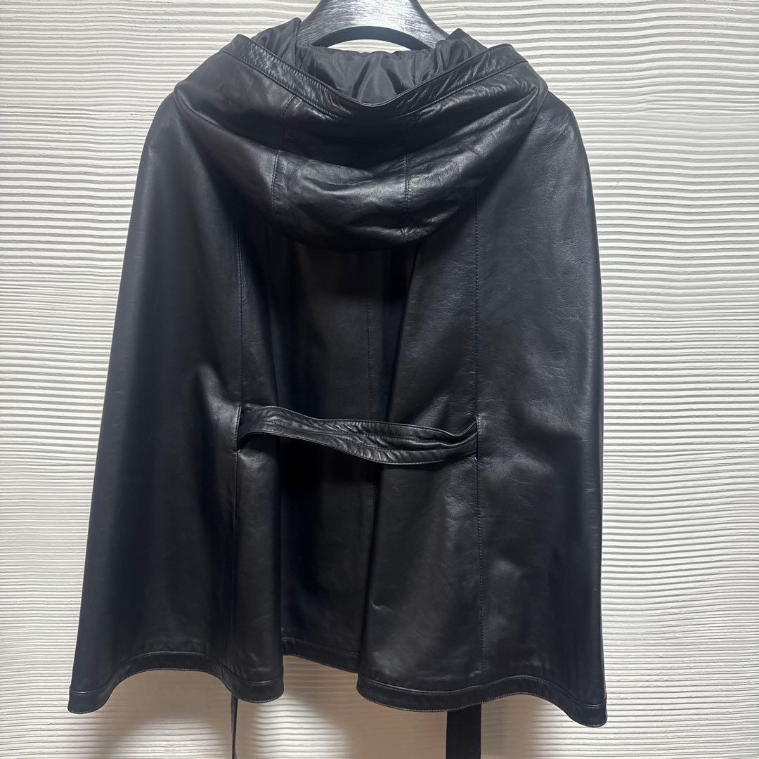 【かこ】ラムレザー　ポンチョ　ケープコート　黒　ブラック