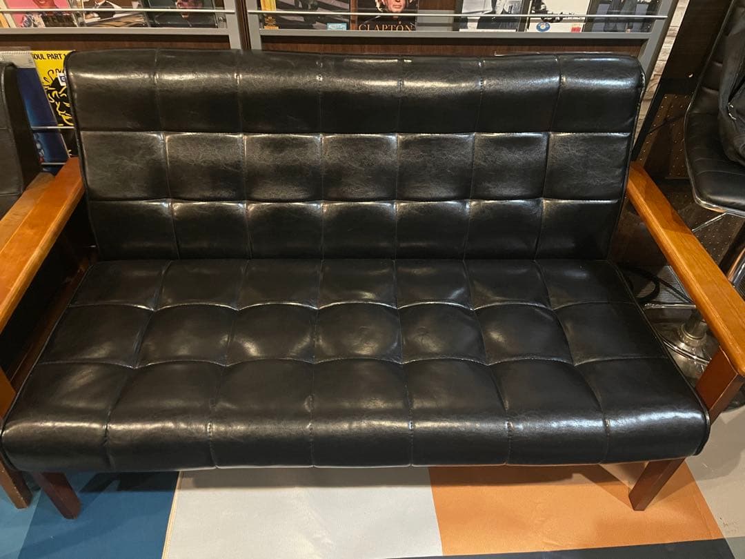 ミッドセンチュリー風 黒 合成皮革ソファ（手渡し限定）