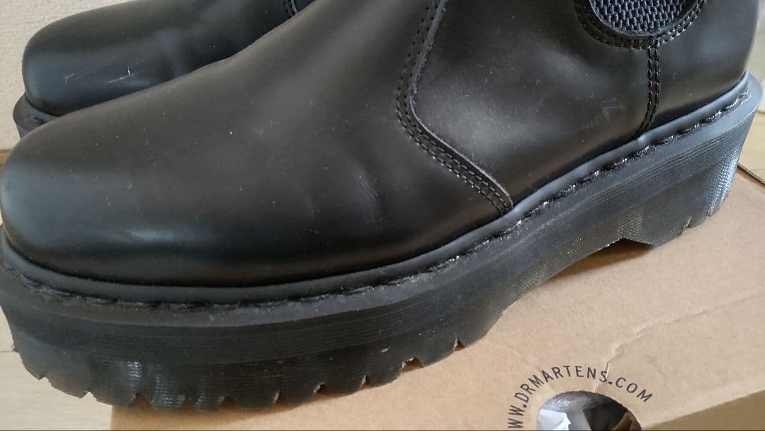 ベ*ン様 ドクターマーチン 厚底 チェルシー 黒 UK9 サイドゴアブーツ QU