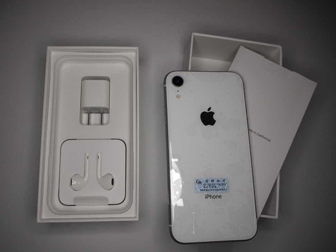 iPhone XR 64GB SIMフリー