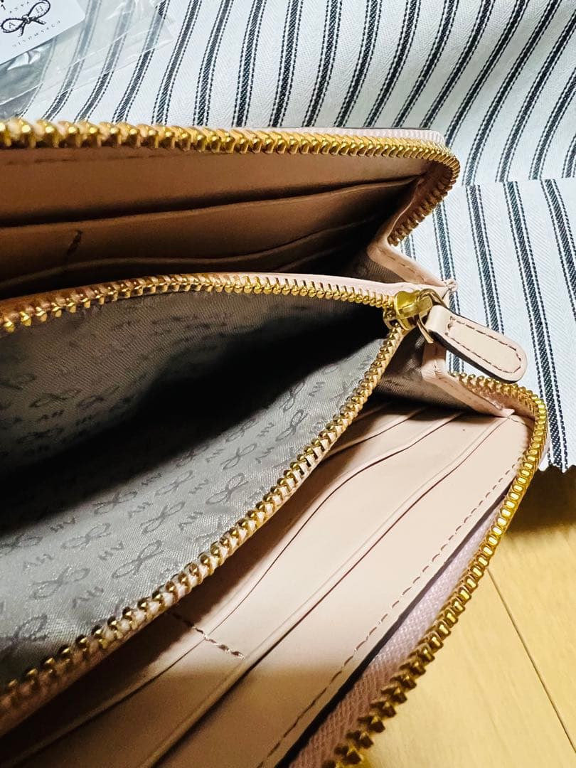 超レア新品未使用LONDON購入アニヤハインドマーチキュートな色！スマイリー財布