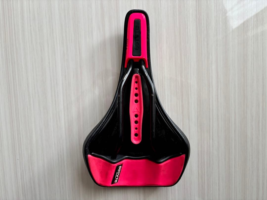 【廃番】ASTVTE レディースサドル ブラック/ピンク チタンレール