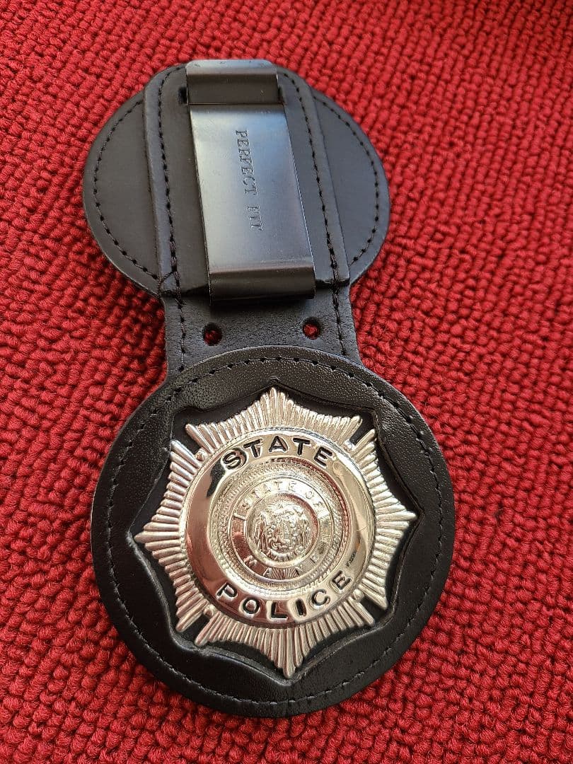 米国ポリスバッジ【MAINE州STATE POLICE】PFバッジホルダー付き