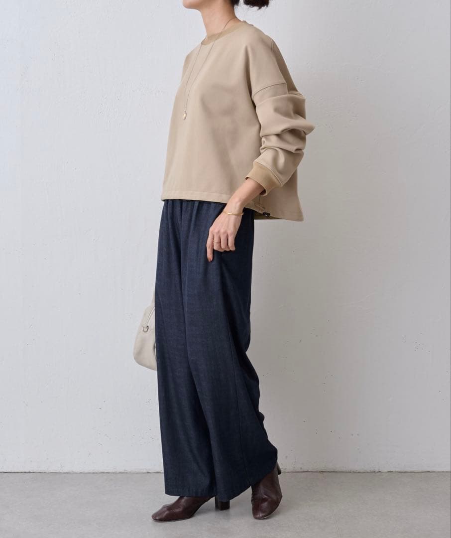 ビアズリー◆刺しゅう入りクロップトレーナー美品ベージュ