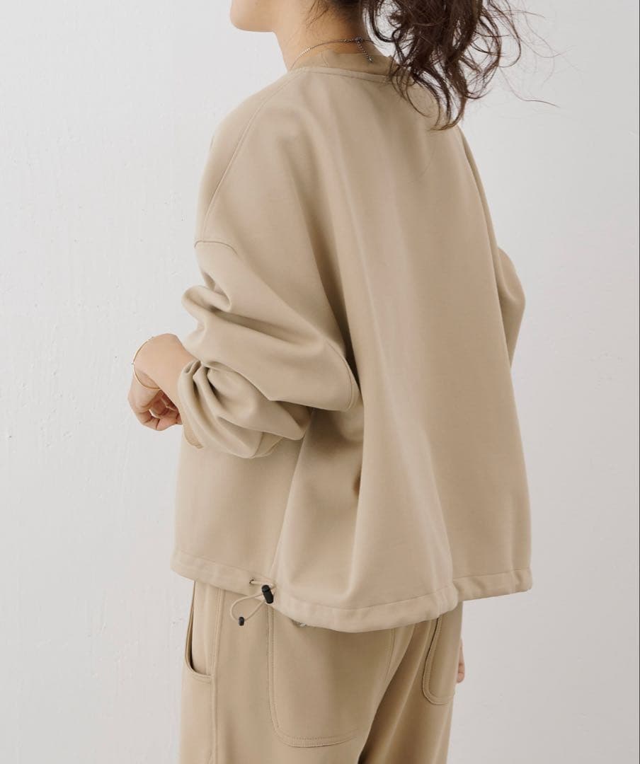 ビアズリー◆刺しゅう入りクロップトレーナー美品ベージュ