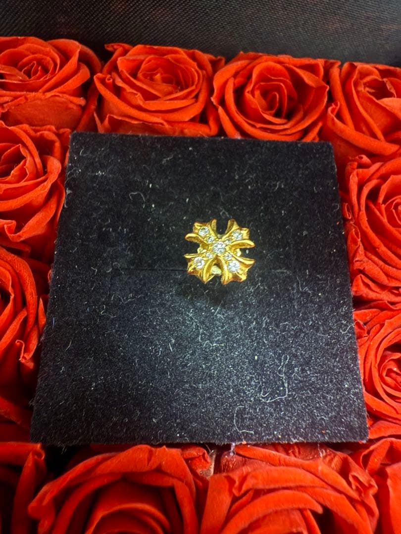 魔*ク様 CHプラススタッド22Kパヴェダイヤ