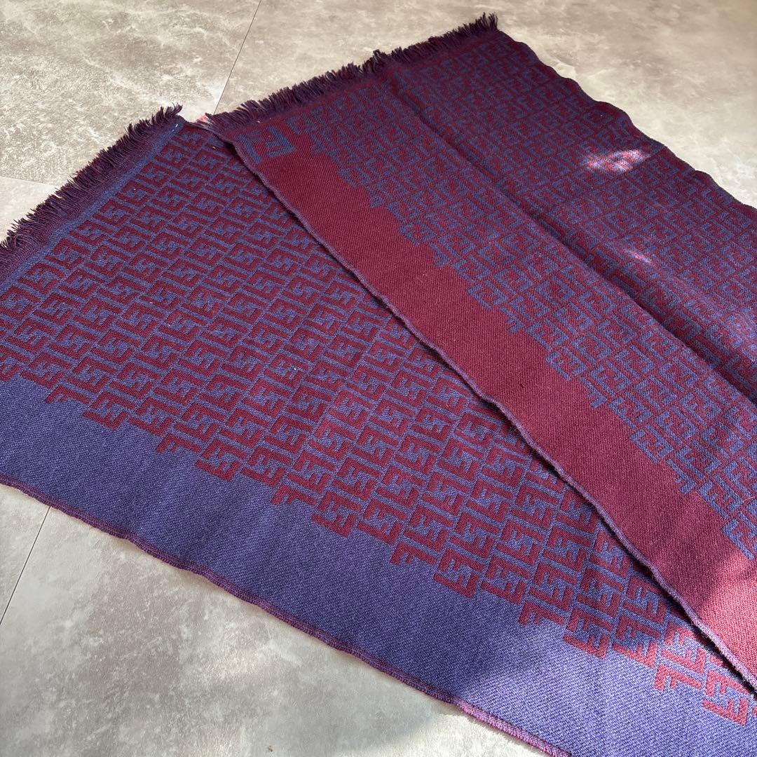 Fendi ロゴ マフラー 紫色