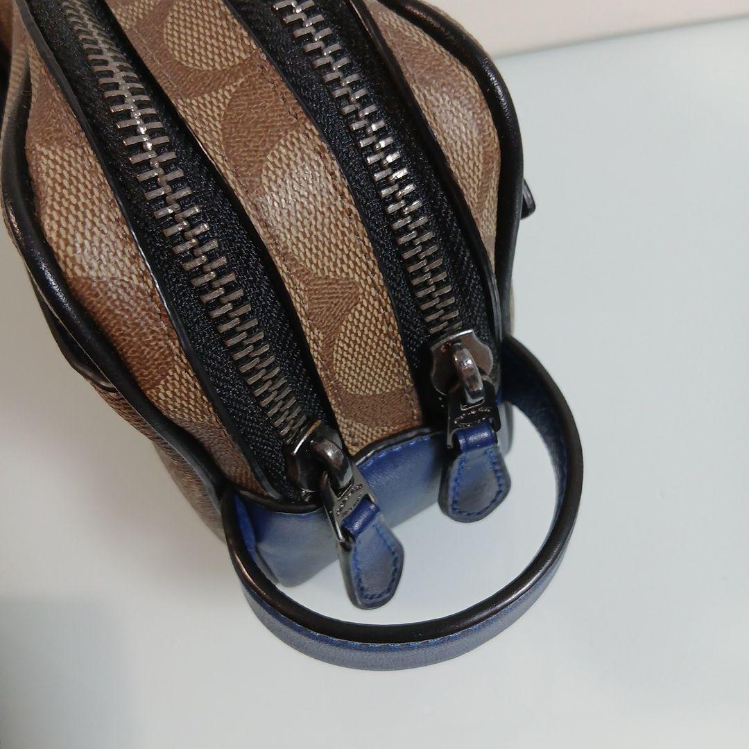 COACH ダブルジッパー バッグ　シグネチャー