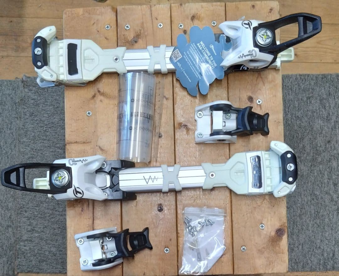 Tyrolia Ambition 10 ビンディング ホワイト/ブラック