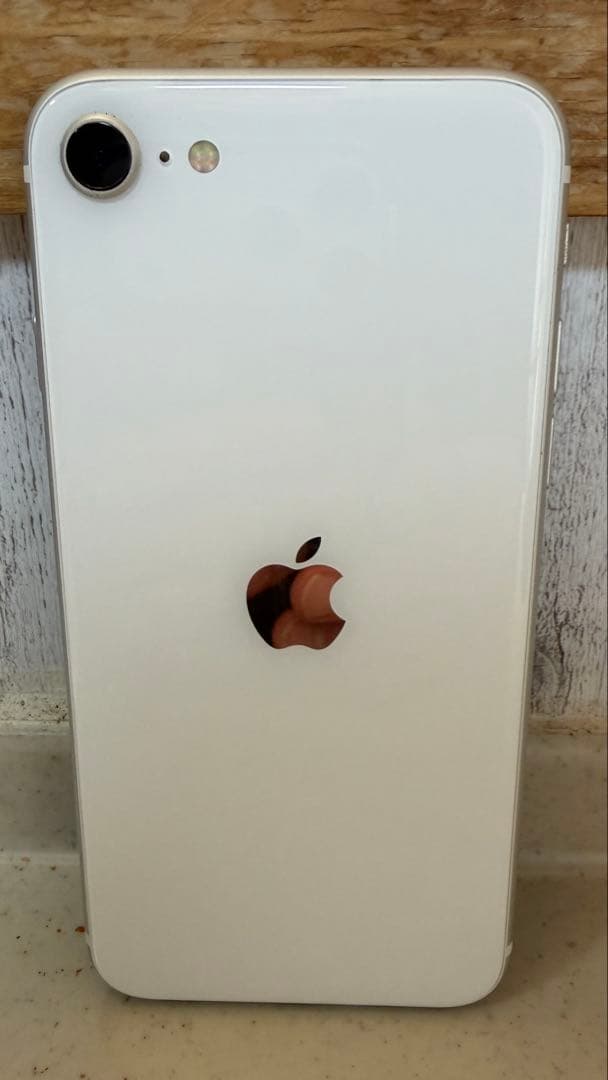 Apple iPhone SE 第二世代　ホワイト