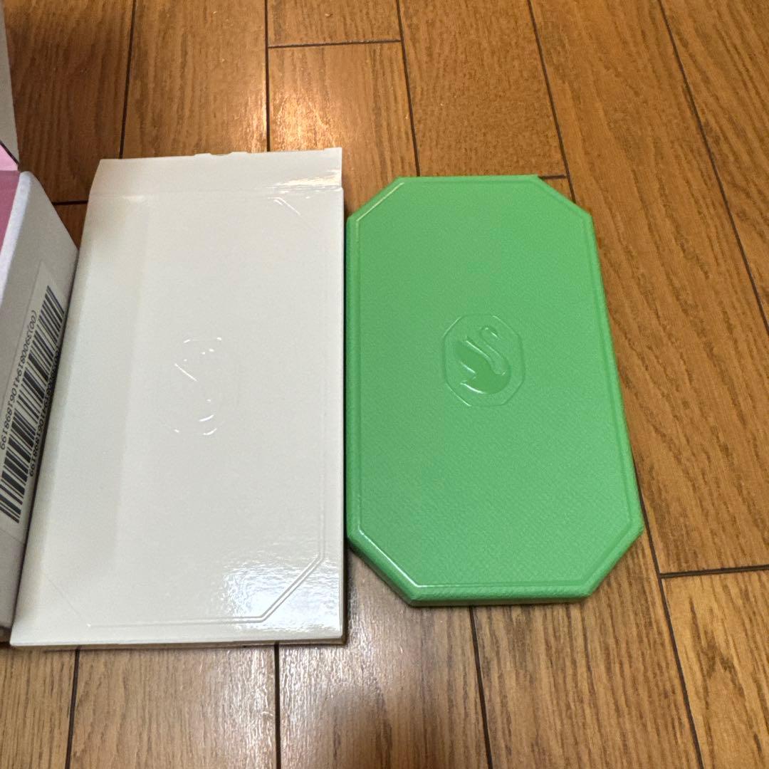 スワロフスキーiPhone15PROカバー