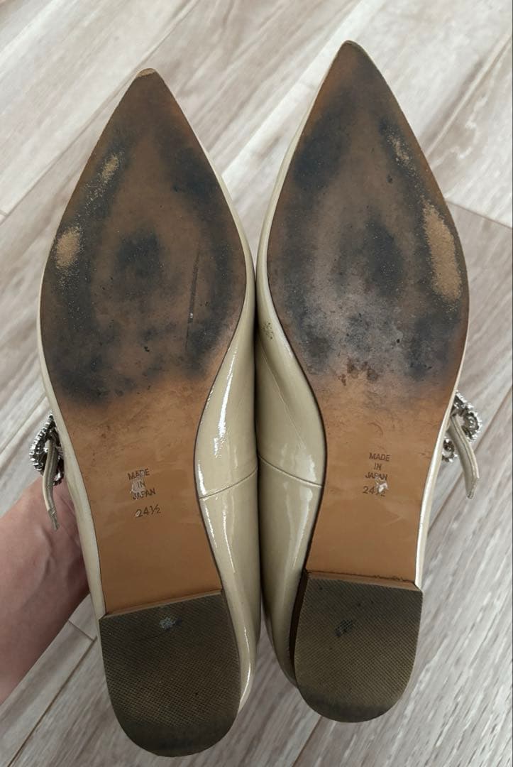 OHGA エナメル ビジューパンプス ベージュ 24.5