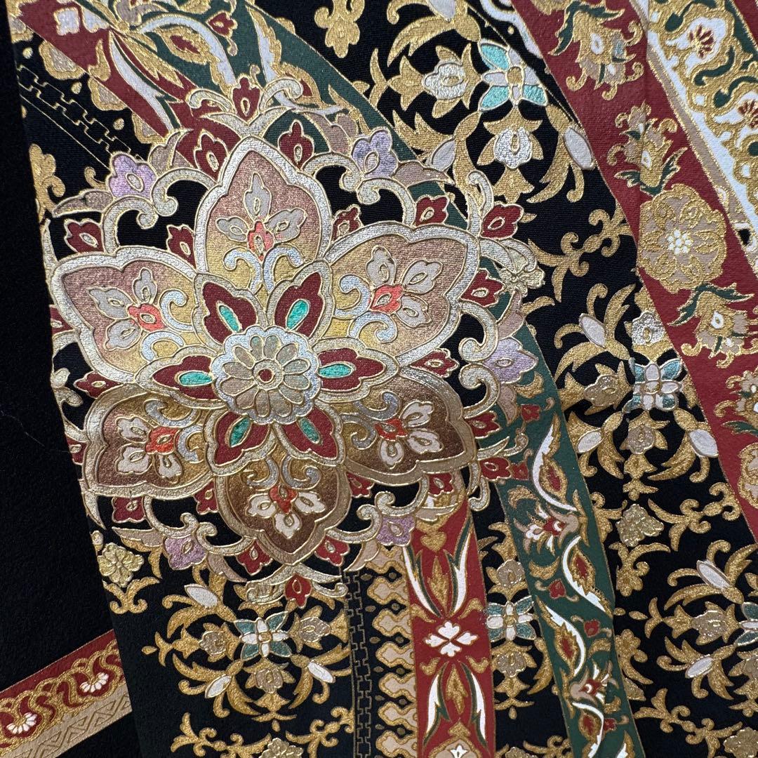 超美品　黒留袖　正絹　袷　広衿　現代　163裄64.5 金　金彩　曼荼羅柄　赤