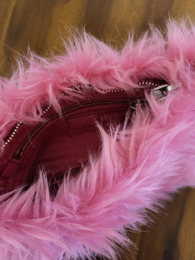PRADA　ピンクファークラッチバッグ