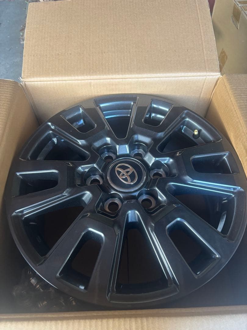 トヨタ　ランクル250 ＶＸ純正　 18X7.5Ｊアルミホイール