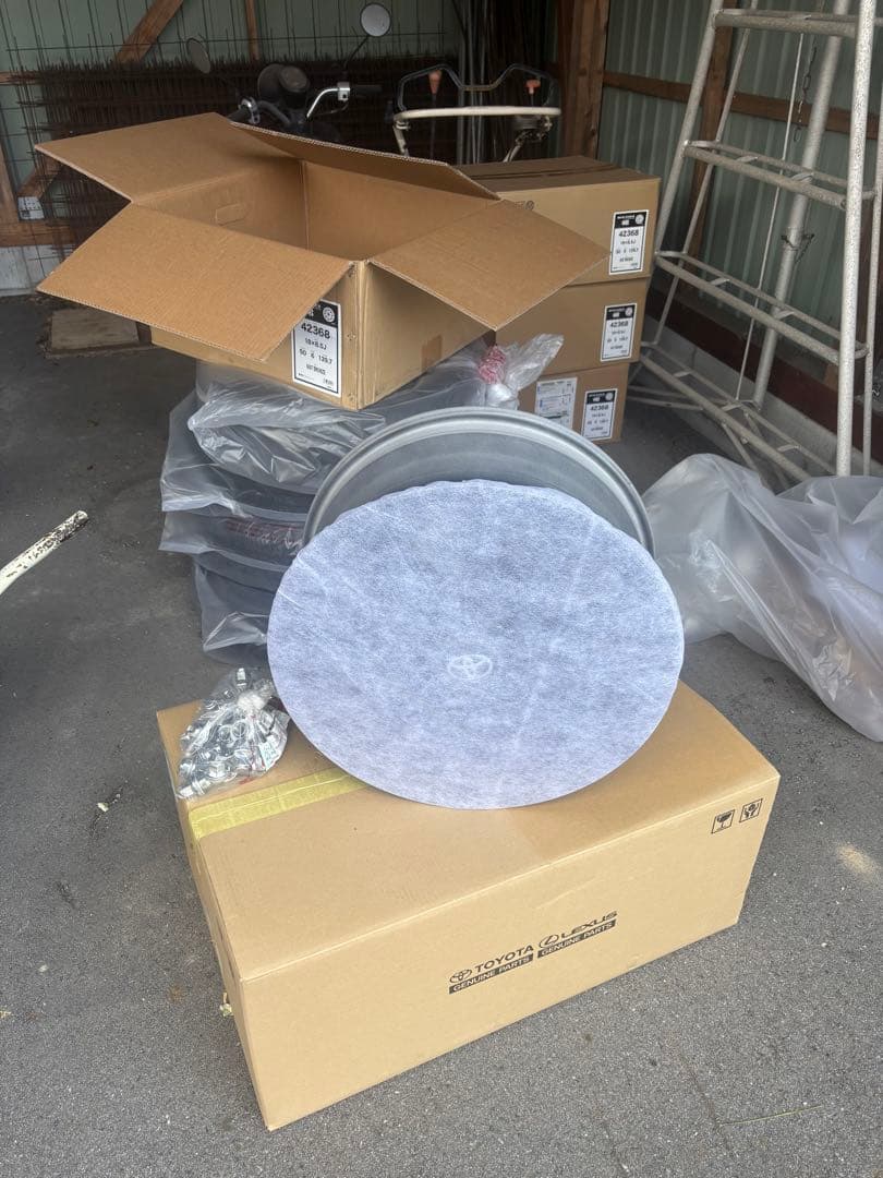 トヨタ　ランクル250 ＶＸ純正　 18X7.5Ｊアルミホイール