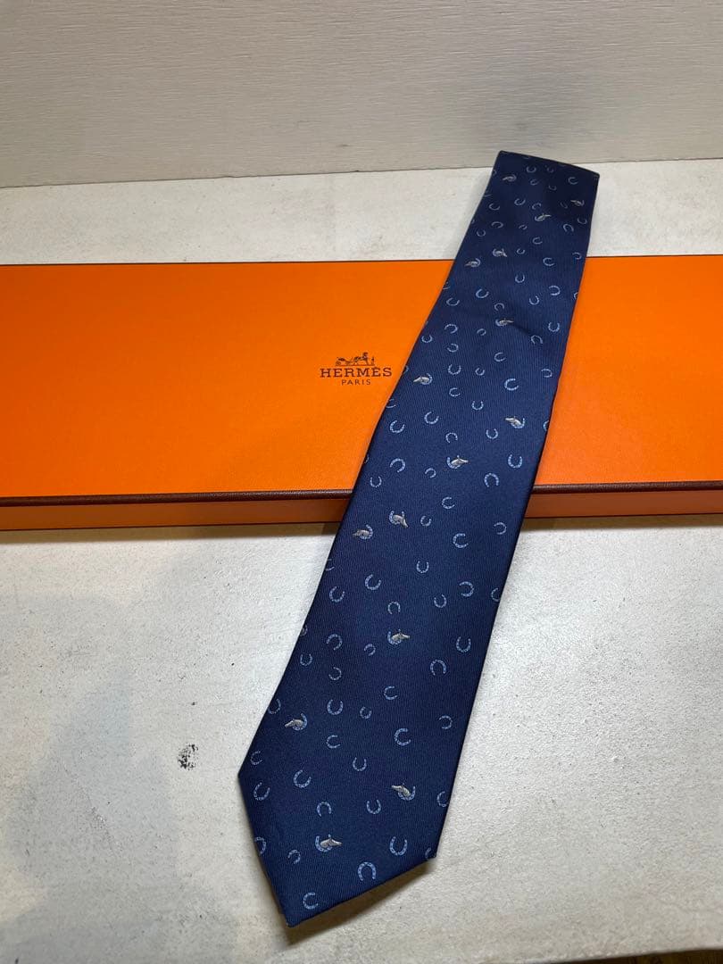 【新品未使用】HERMES ネイビー 馬の蹄模様 ネクタイ　成人式向け