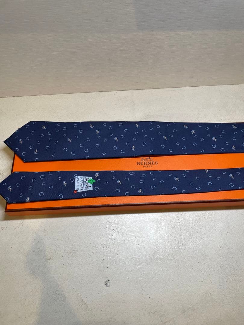 【新品未使用】HERMES ネイビー 馬の蹄模様 ネクタイ　成人式向け