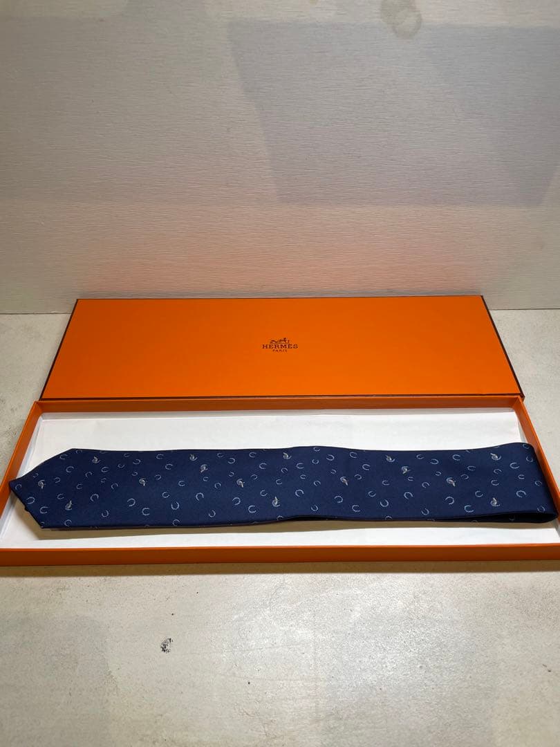 【新品未使用】HERMES ネイビー 馬の蹄模様 ネクタイ　成人式向け