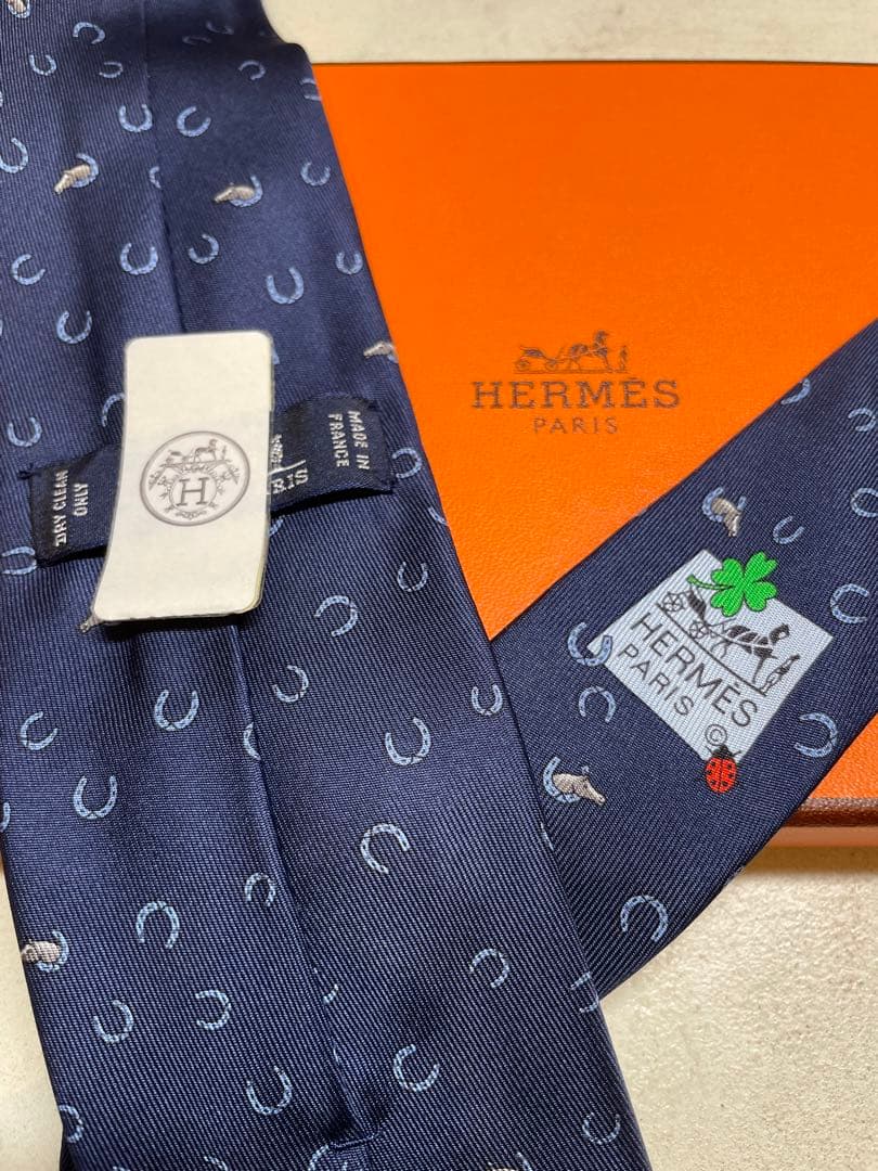 【新品未使用】HERMES ネイビー 馬の蹄模様 ネクタイ　成人式向け