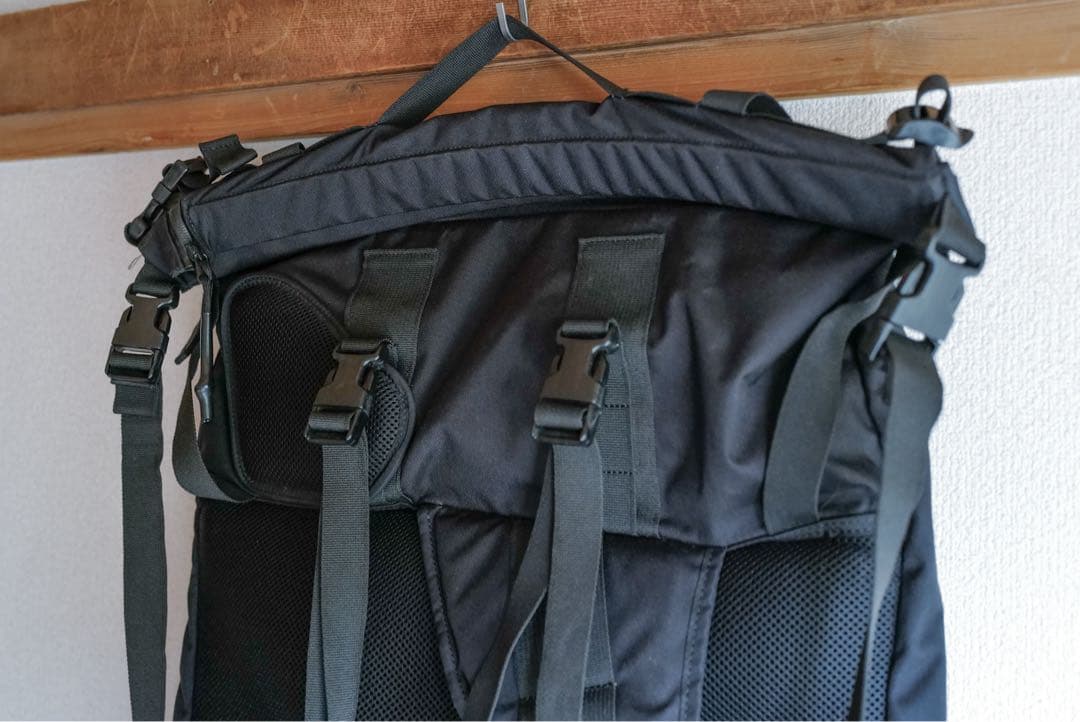 美品MOUT RECON TAILOR トランスフォームメッセンジャー　バッグ