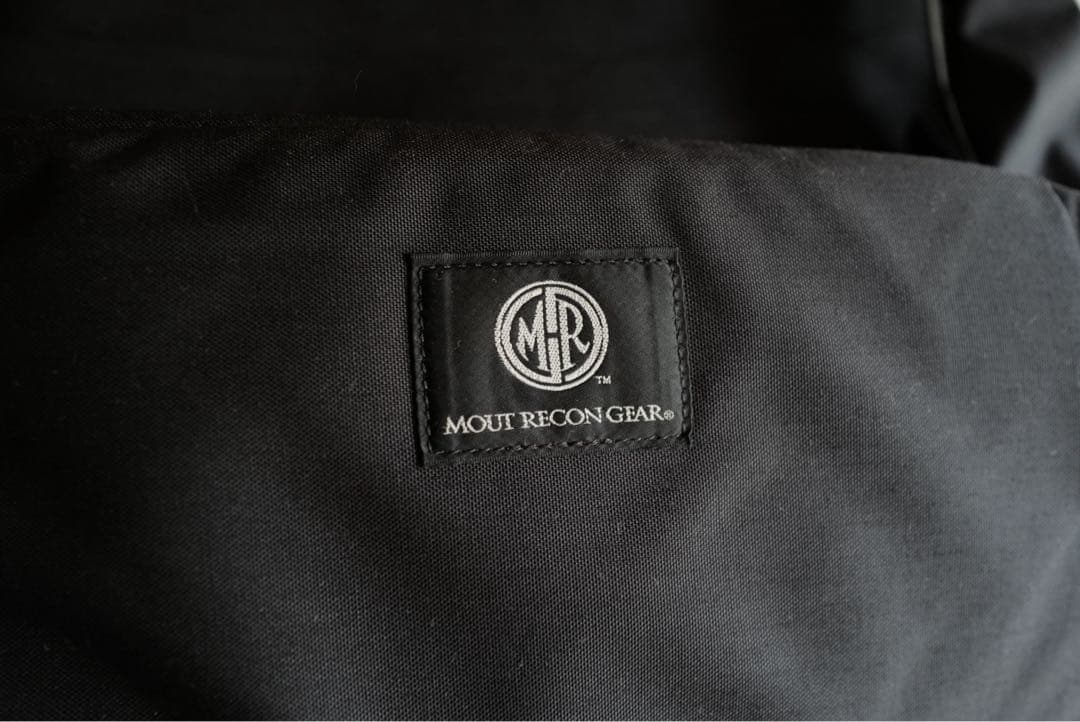 美品MOUT RECON TAILOR トランスフォームメッセンジャー　バッグ