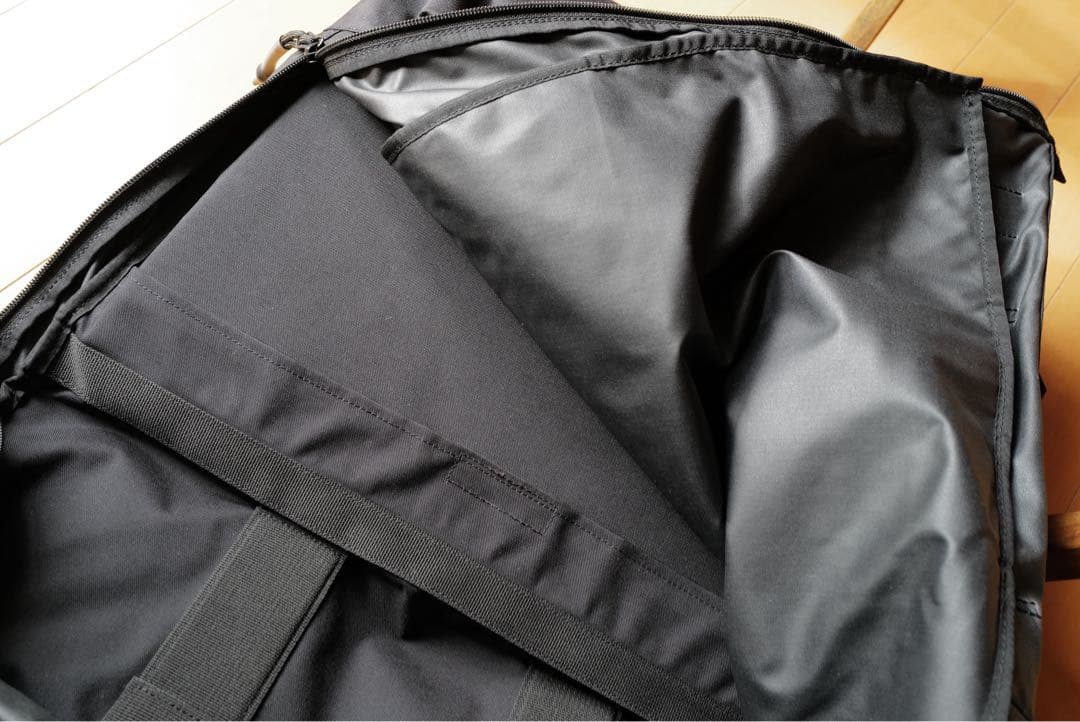 美品MOUT RECON TAILOR トランスフォームメッセンジャー　バッグ