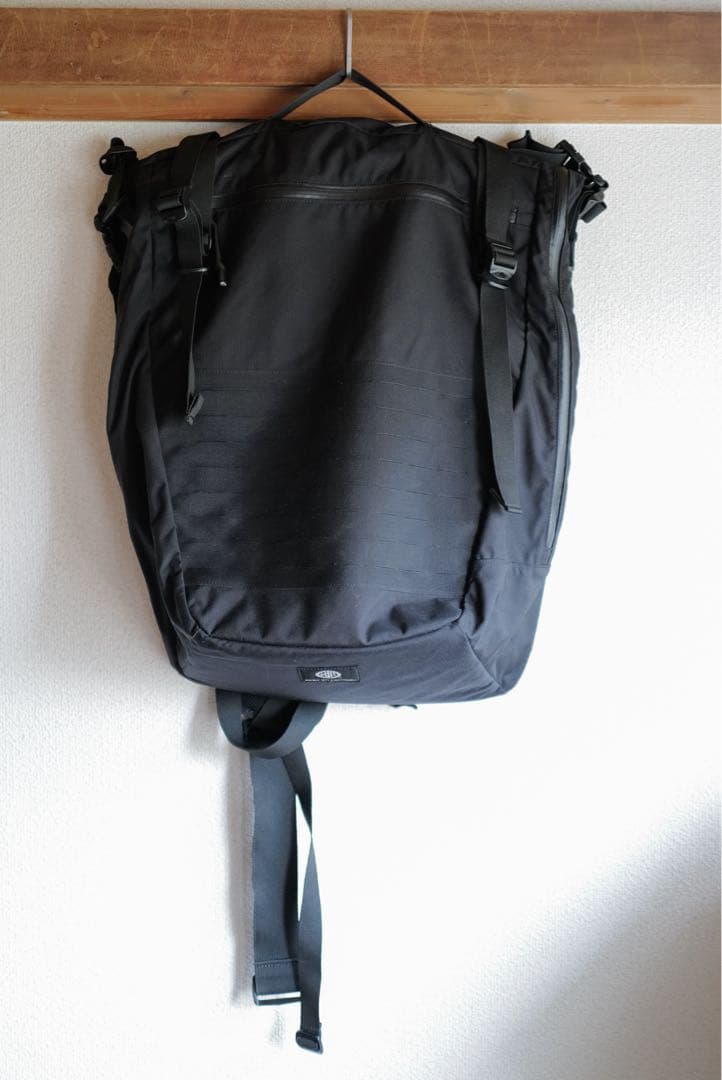 美品MOUT RECON TAILOR トランスフォームメッセンジャー　バッグ