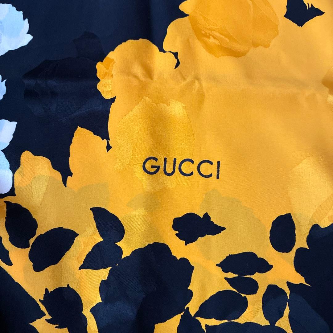 GUCCI 花柄ストール 黒・オレンジ・白 125×125