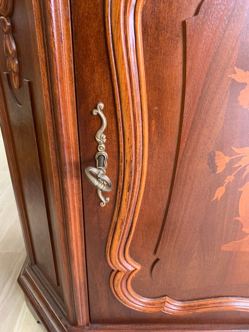 クラシック木製アンティーク家具　鍵付き