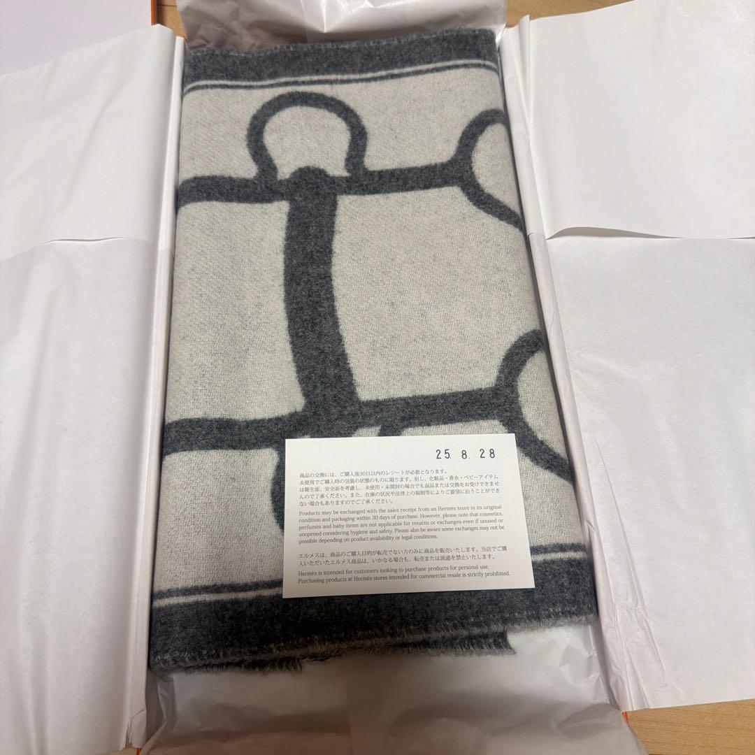新品未使用2025エルメスカシミア マフラー モール グレー/ホワイト