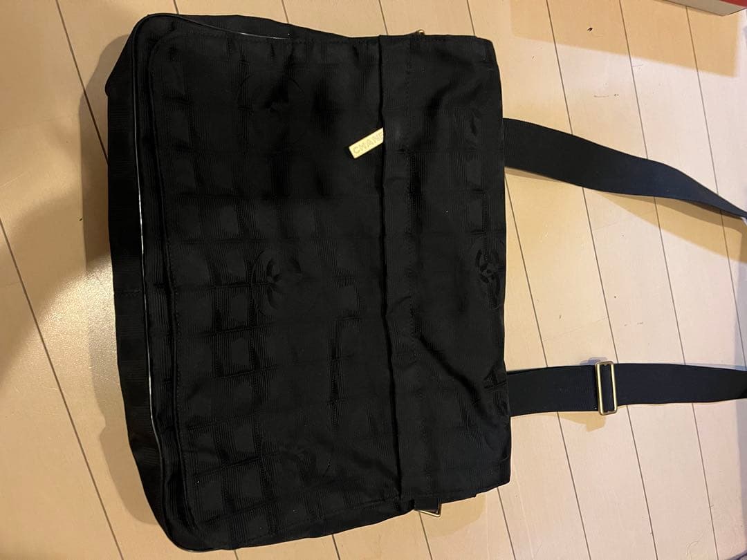 ほぼ未使用　CHANEL ニュートラベルライン　ショルダーバッグ　ブラック
