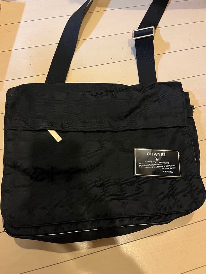 ほぼ未使用　CHANEL ニュートラベルライン　ショルダーバッグ　ブラック