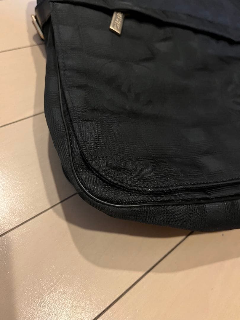 ほぼ未使用　CHANEL ニュートラベルライン　ショルダーバッグ　ブラック