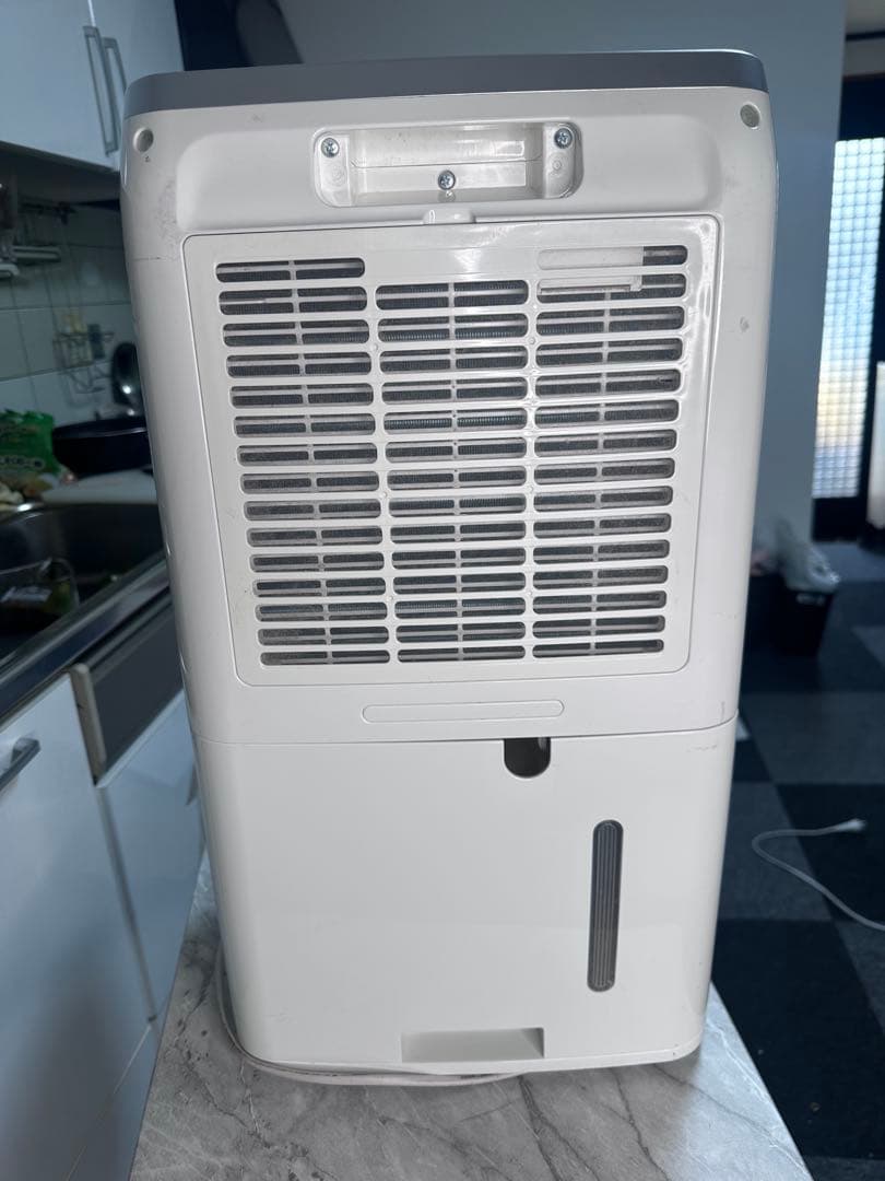 17】アイリスオーヤマ　衣類乾燥除湿機　IJC-H140