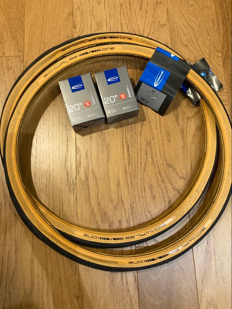 シュワルベ ワン 20インチ 28-451 タンカラー チューブ2本セット