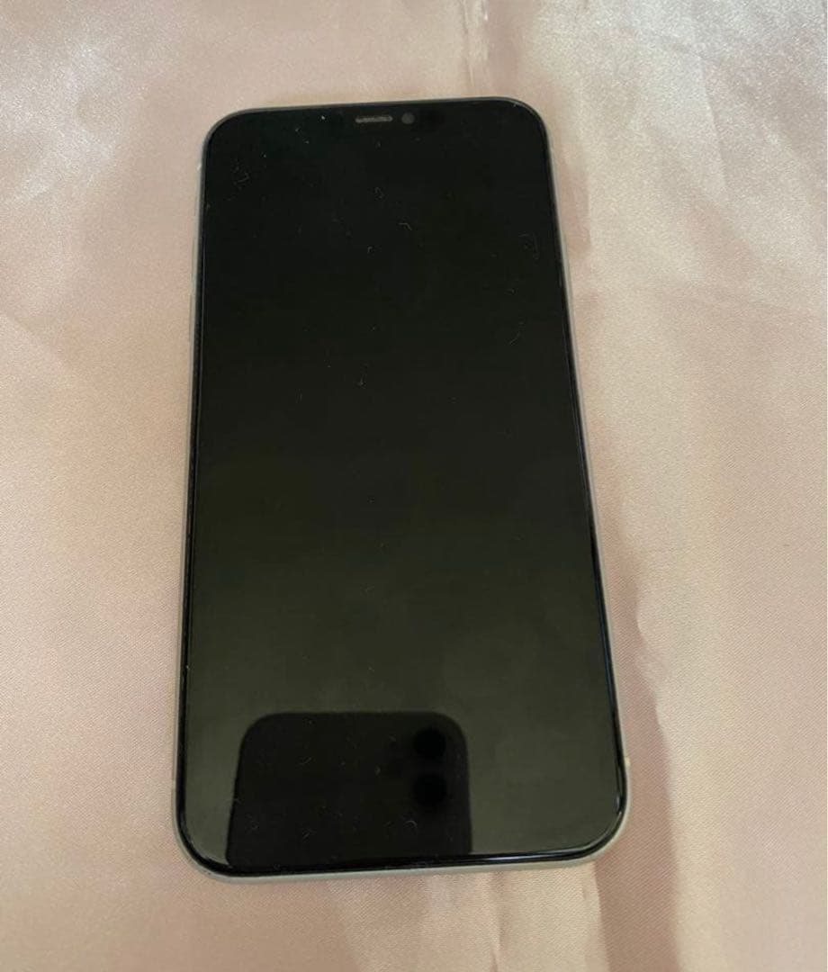 y*a様 Apple iPhone 11 ホワイト 本体