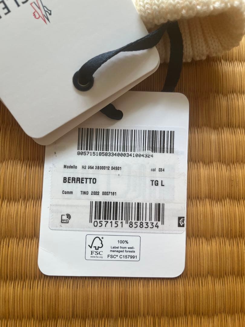 MONCLER ホワイト キッズ・レディースニット帽 ファー付き