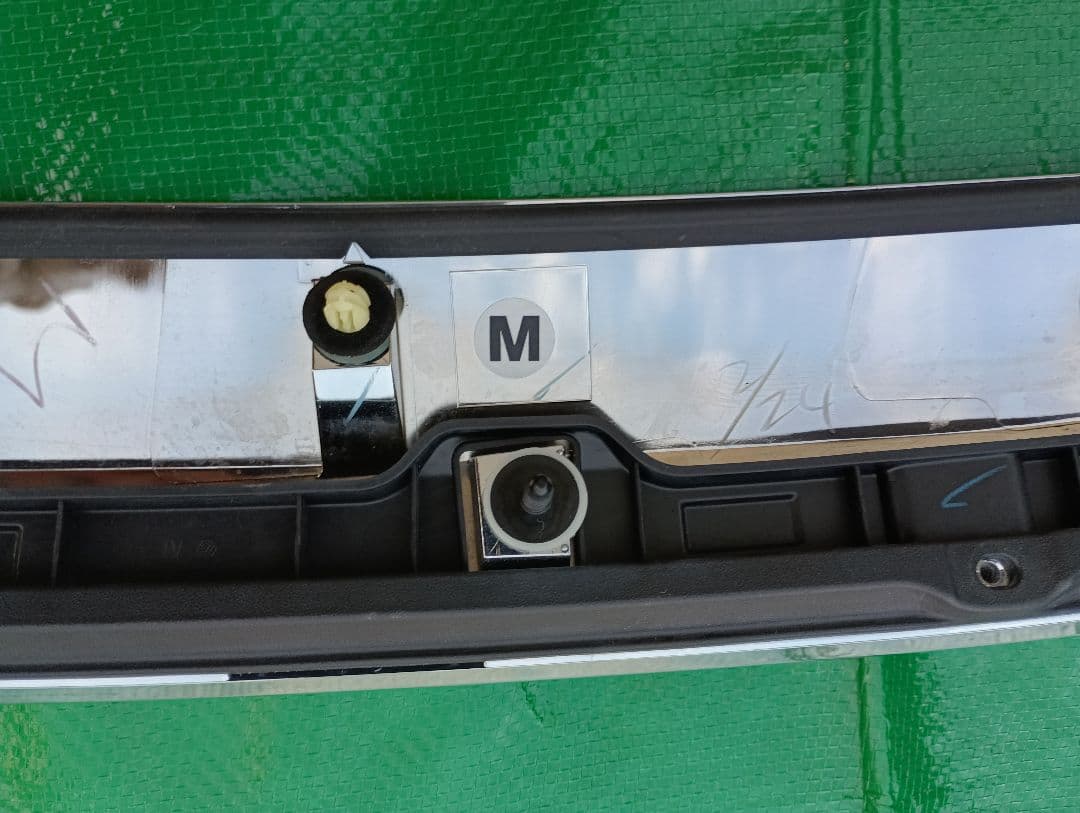 トヨタ60系ハリアー純正メッキ ボンネットフードモール