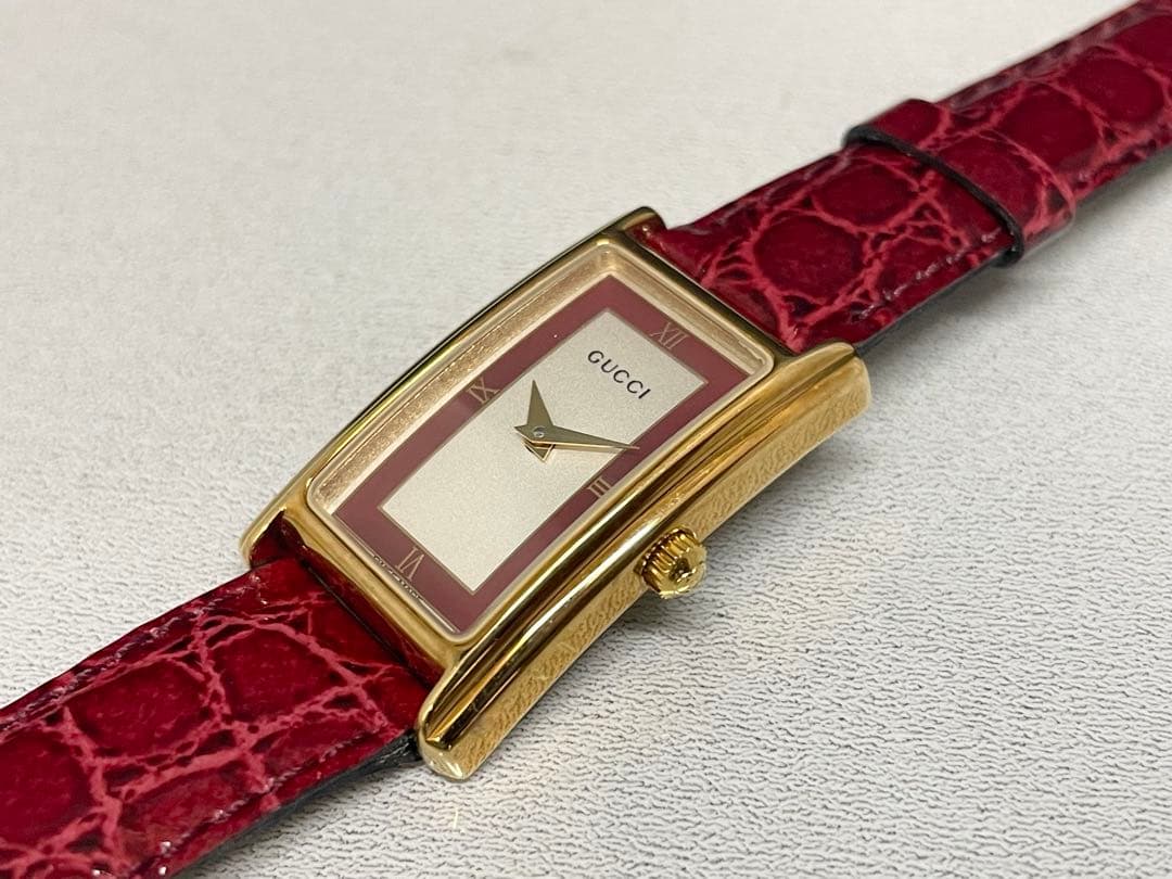 GUCCI グッチ　腕時計　時計　レザー　2600L