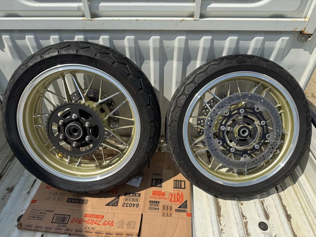z900RSホイール 前後セット　純正業者塗装品　ゴールド