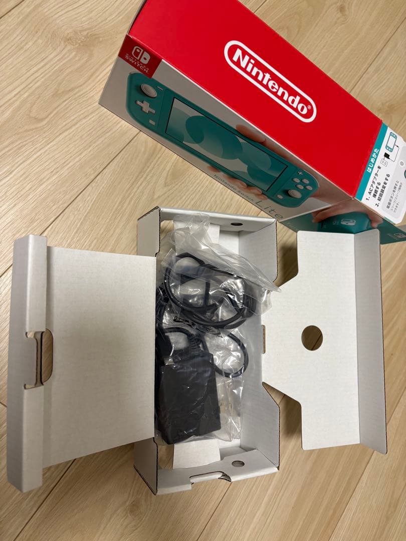 【良品】Nintendo Switch Lite ターコイズ 箱・アダプター付