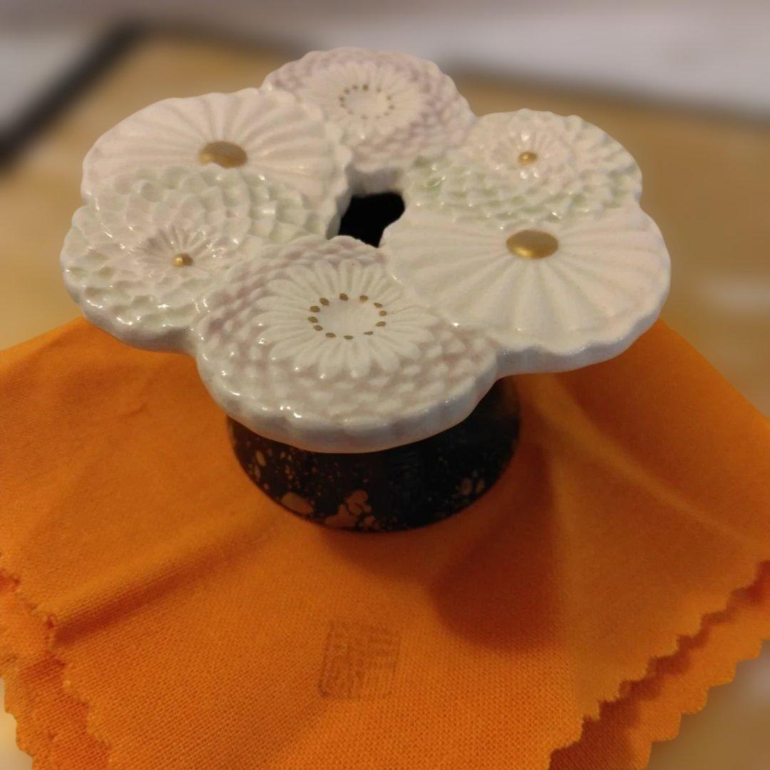 今岡三四郎 造 金彩 菊 蓋置 共箱 共布 茶道具