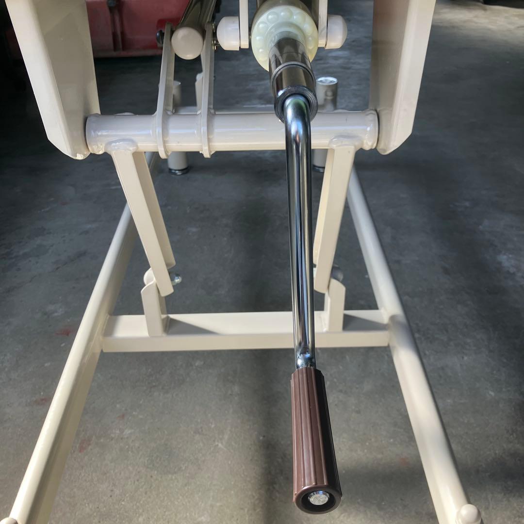 スクエアエニクス　高田ベッド 施術ベッド 手動昇降 ライトグリーン